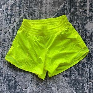 Lululemon Hotty Hot High-Rise lined short - highlight yellow.
